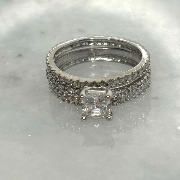 NWT Sterling Silver And Cubic Zirconia Princess Cut Crystal Trio Set Ring Sz 9.5 - Picture 2 of 4